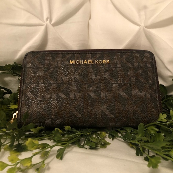 Michael Kors Handbags - Michael Kors wallet